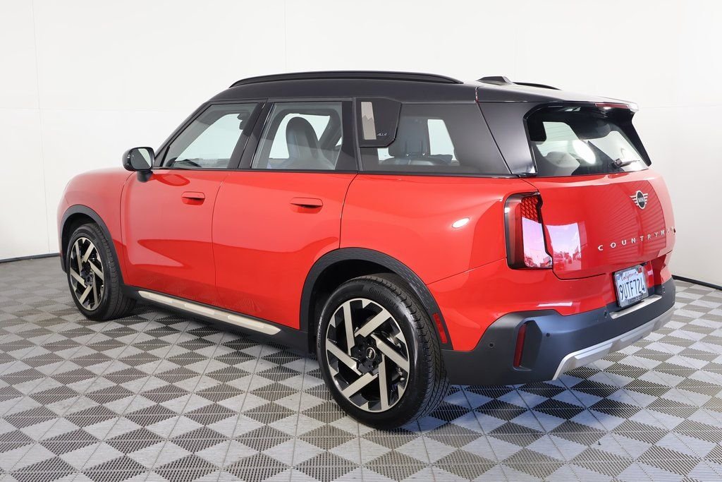 Used 2025 Chili Red MINI  image 6