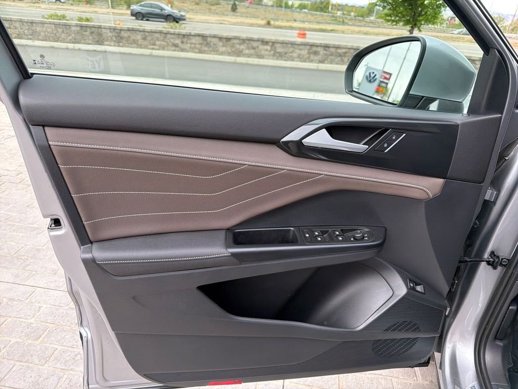 2024 Volkswagen Taos SEL - Photo 12