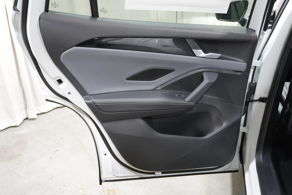 New 2026  Volkswagen 2.0T SE R-Line Black image 25