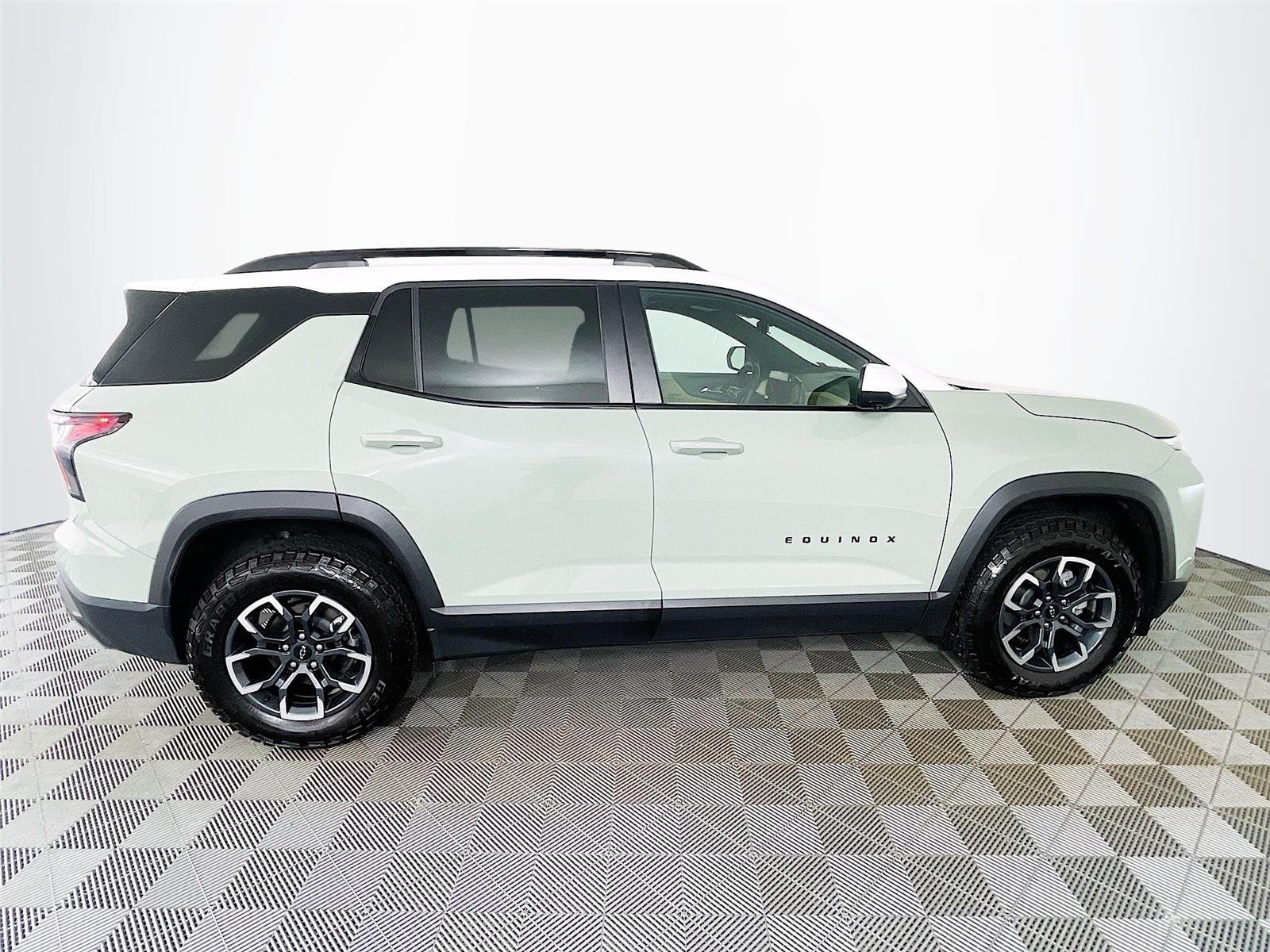 Used 2026 GREEN CHEVROLET ACTIVE image 10