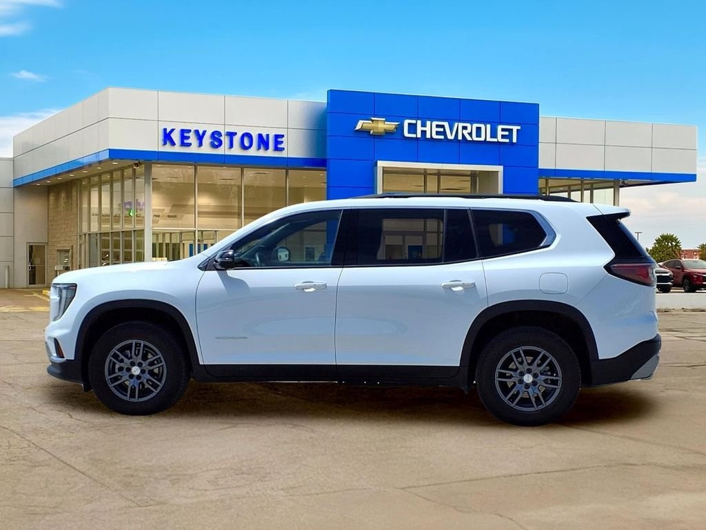 Used 2025 Summit White GMC Elevation image 4