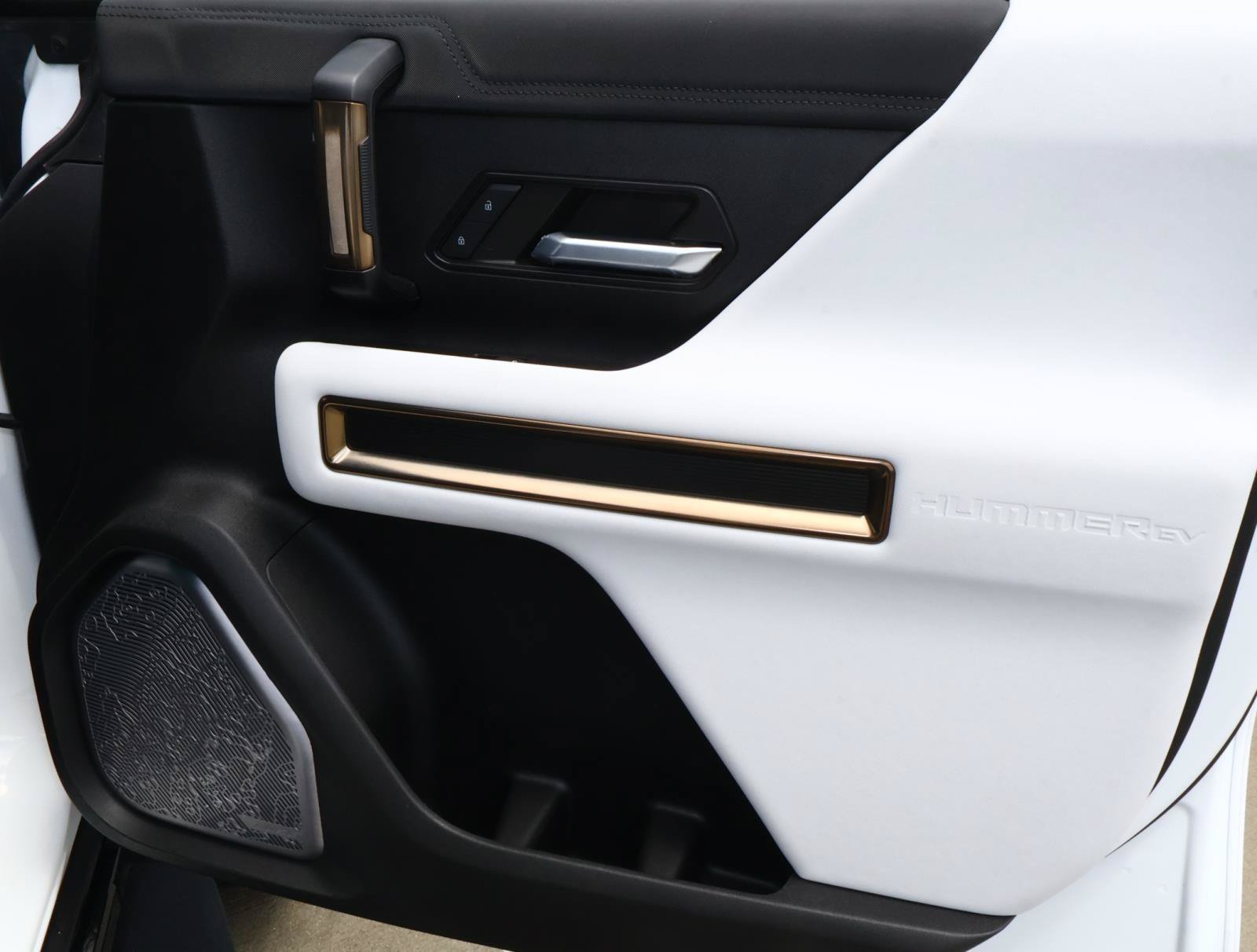 Used 2024 Interstellar White GMC 2X image 17
