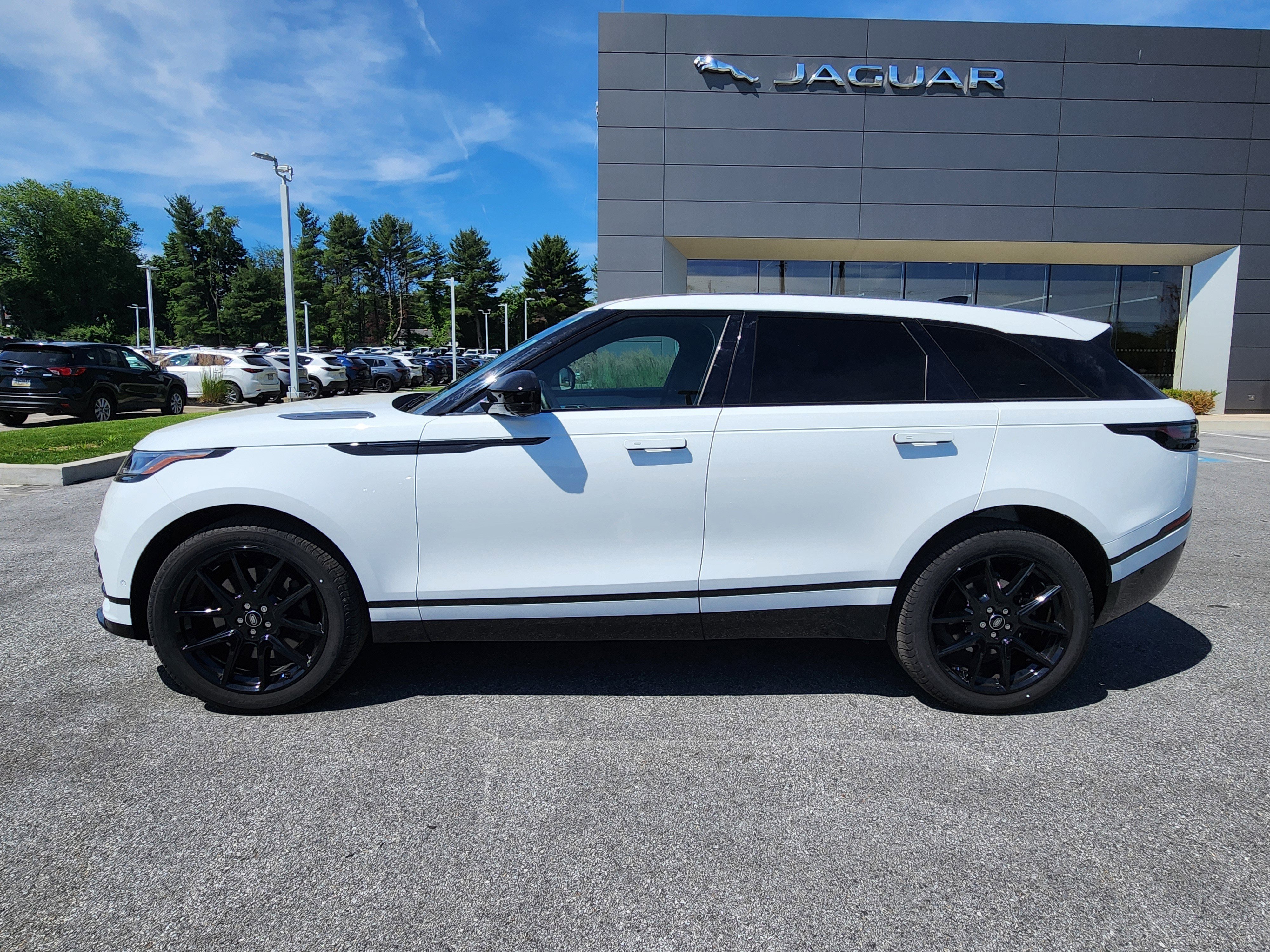 Certified Used 2026 Fuji White Land Rover Dynamic SE image 5