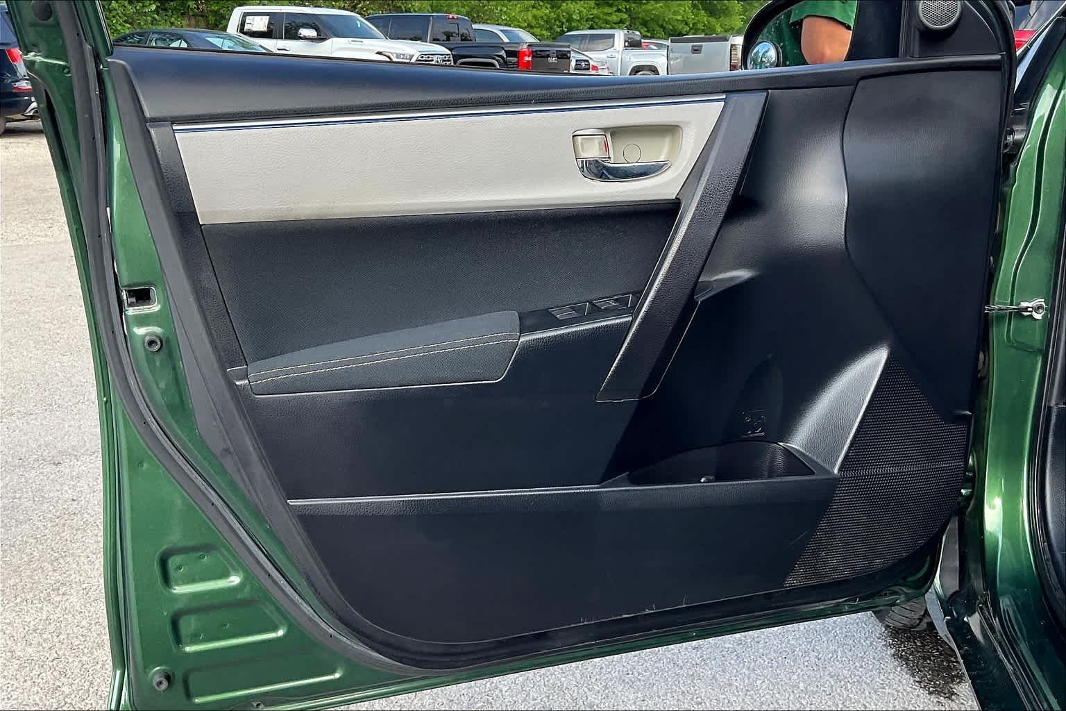 Used 2015 4Evergreen Mica Toyota LE image 21