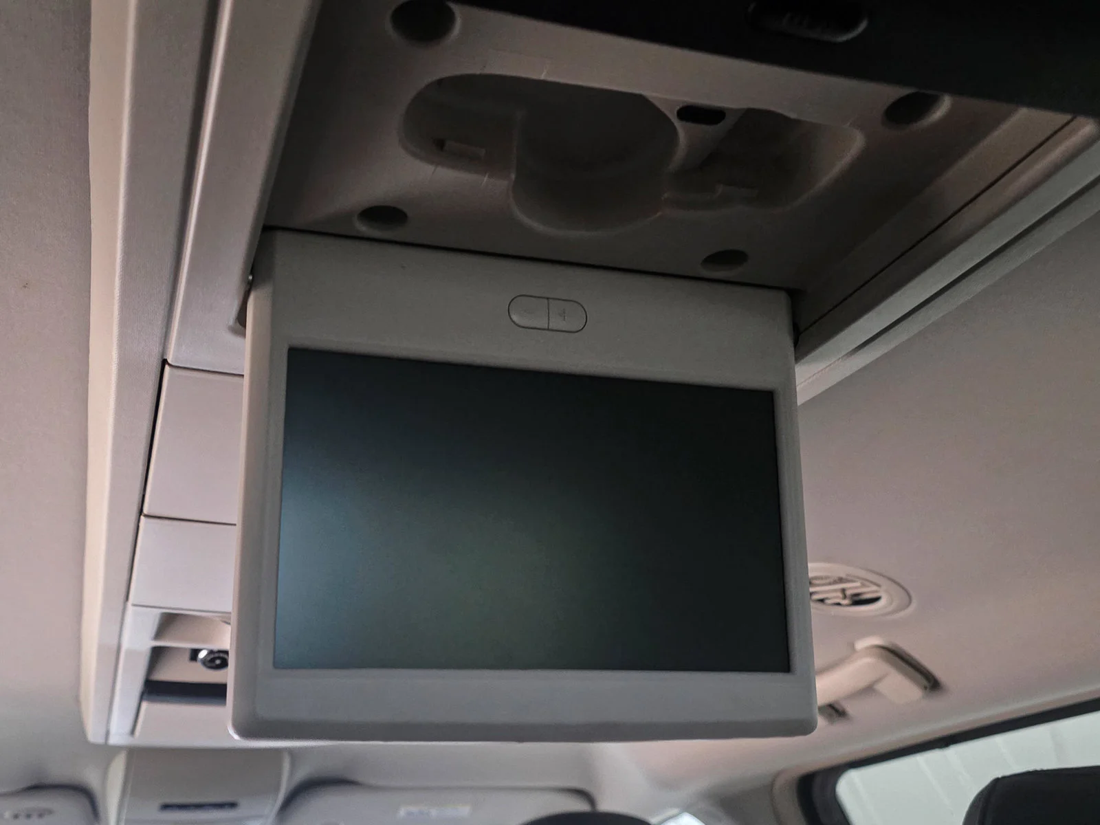 Used 2013 Black Chrysler Touring-L image 27