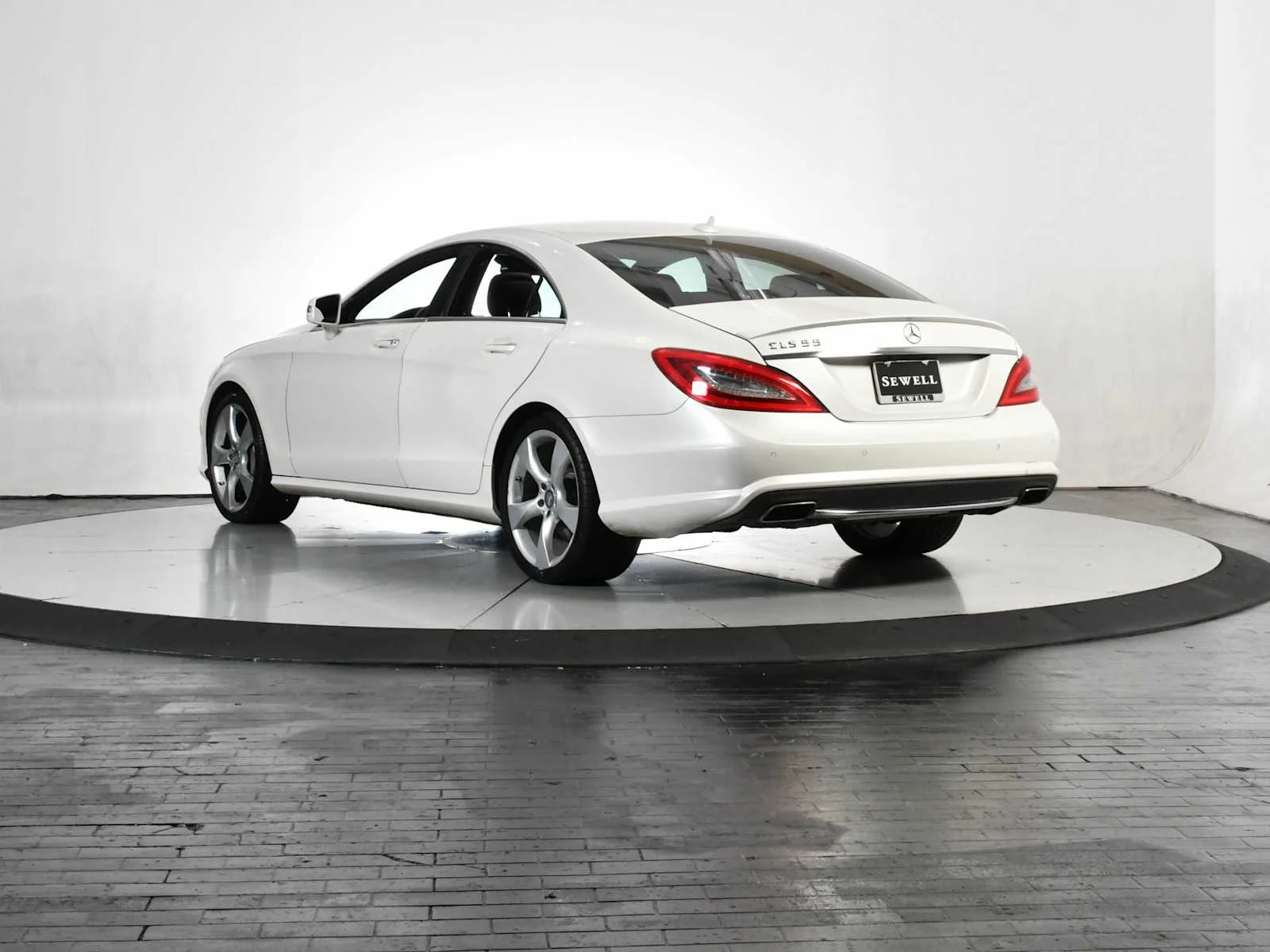Used 2013 Diamond White Metallic Mercedes-Benz CLS 550 image 4