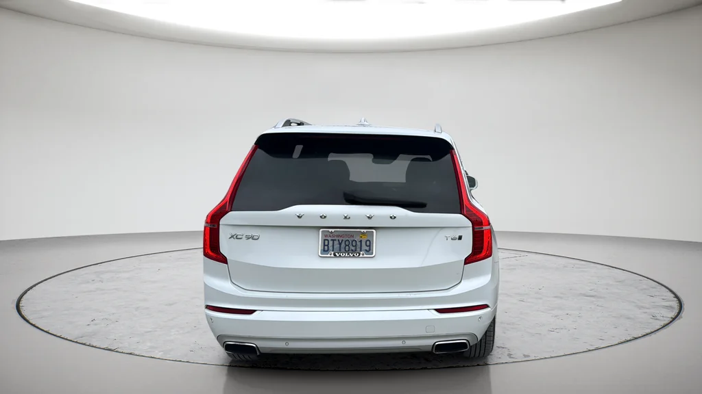Used 2019 White Volvo T6 Momentum image 8