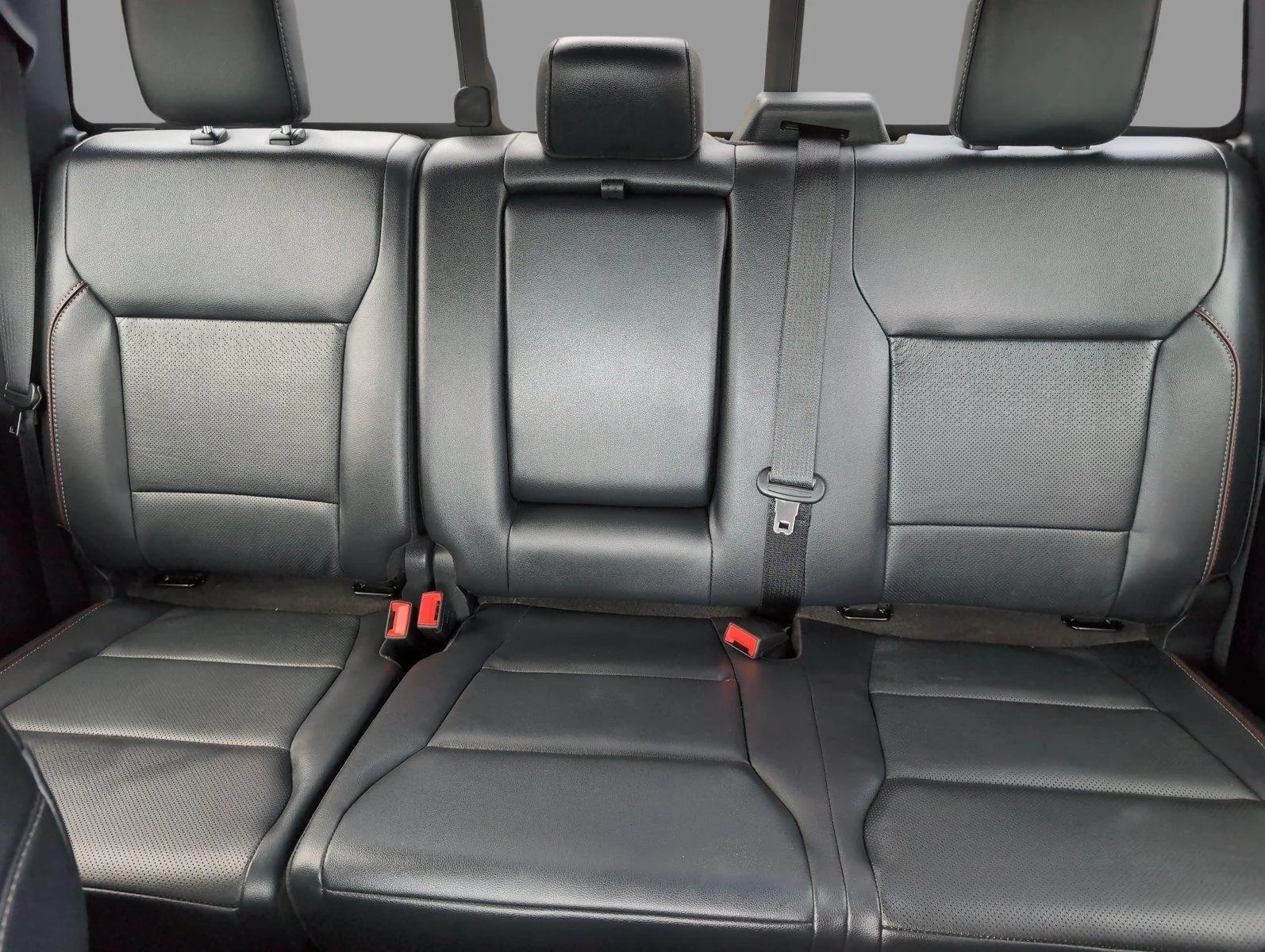 Used 2023 Iconic Silver Ford LARIAT image 33