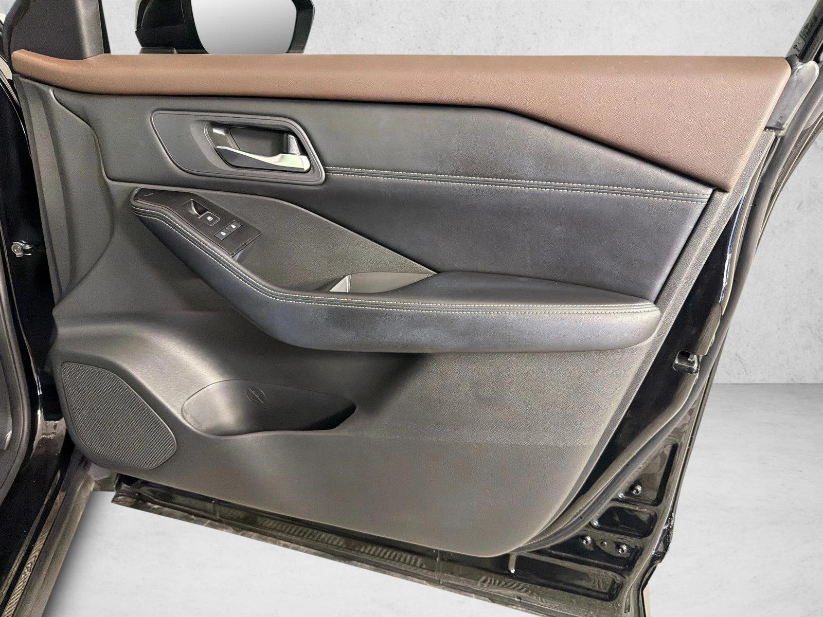 Used 2023 Super Black Nissan SL image 15