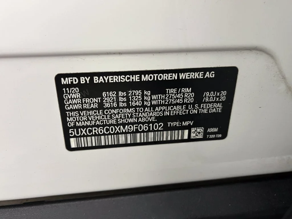 Used 2021 White Metallic BMW xDrive40i image 25