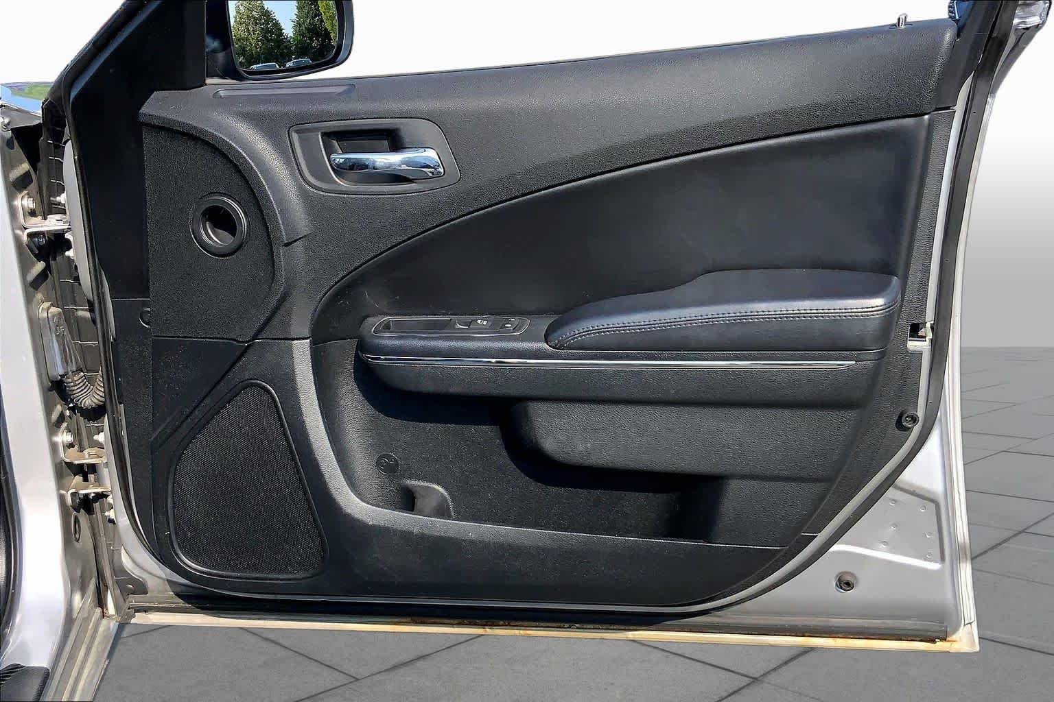 Used 2014 Billet Silver Metallic Clearcoat Dodge SE image 23