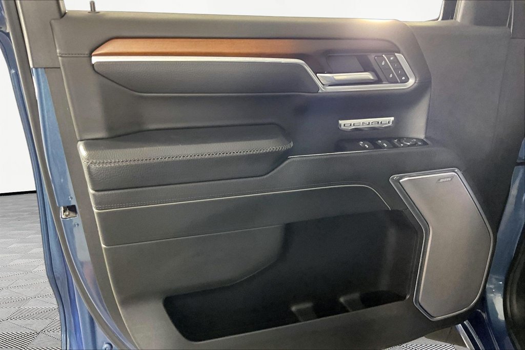 Used 2025 Blue GMC Denali image 18