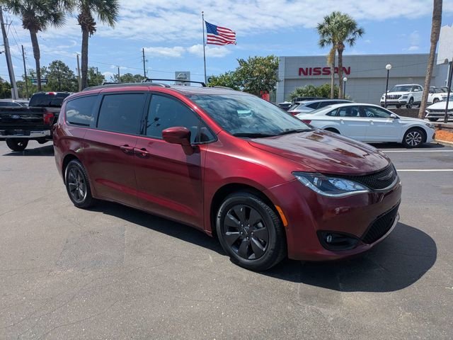 2020 Chrysler Pacifica Hybrid Limited's photo