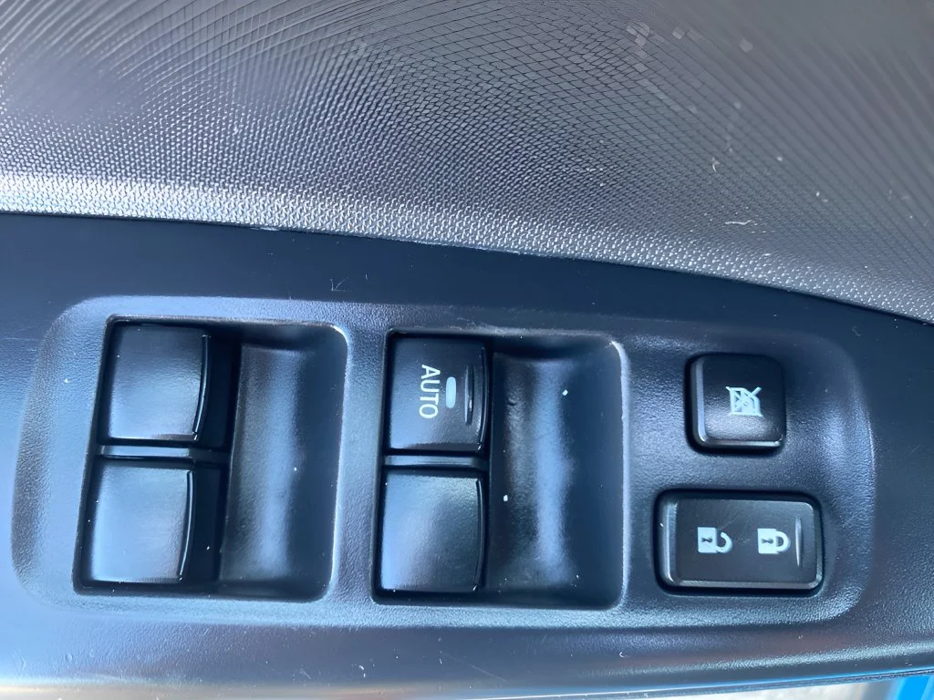 Used 2024 Blue Mitsubishi ES image 11