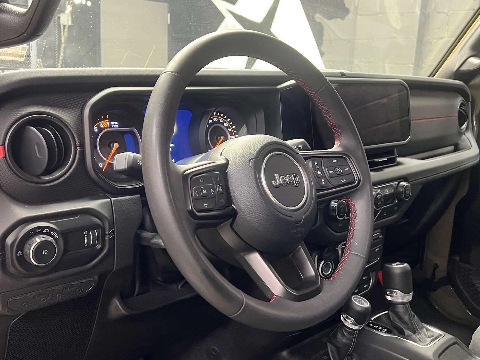 Used 2025  Jeep Rubicon image 9