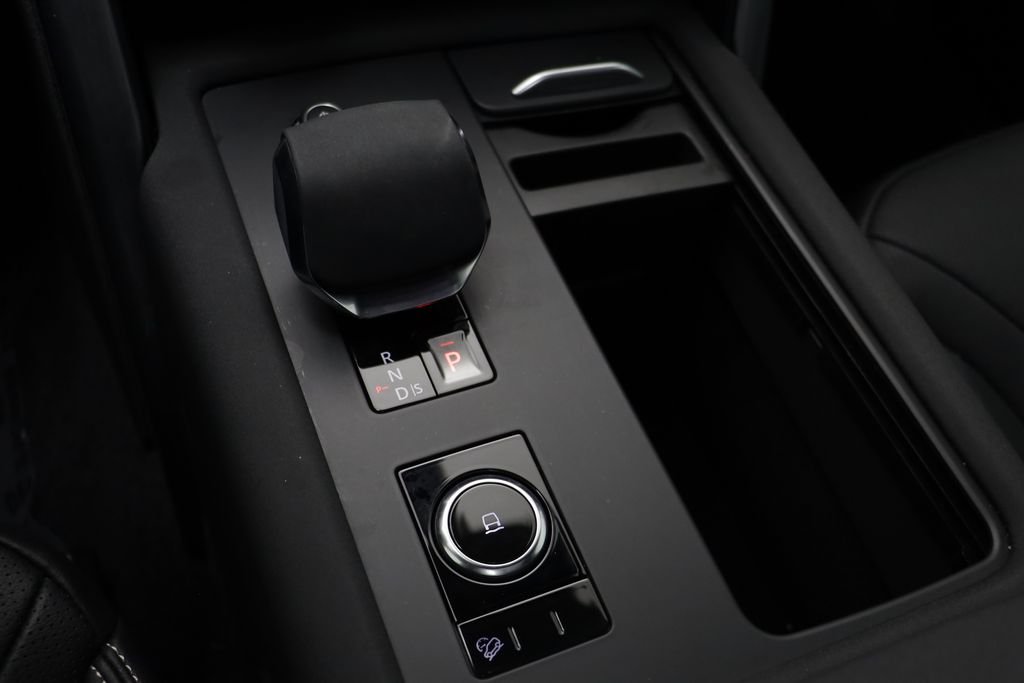 Used 2025 Gray Land Rover S image 12