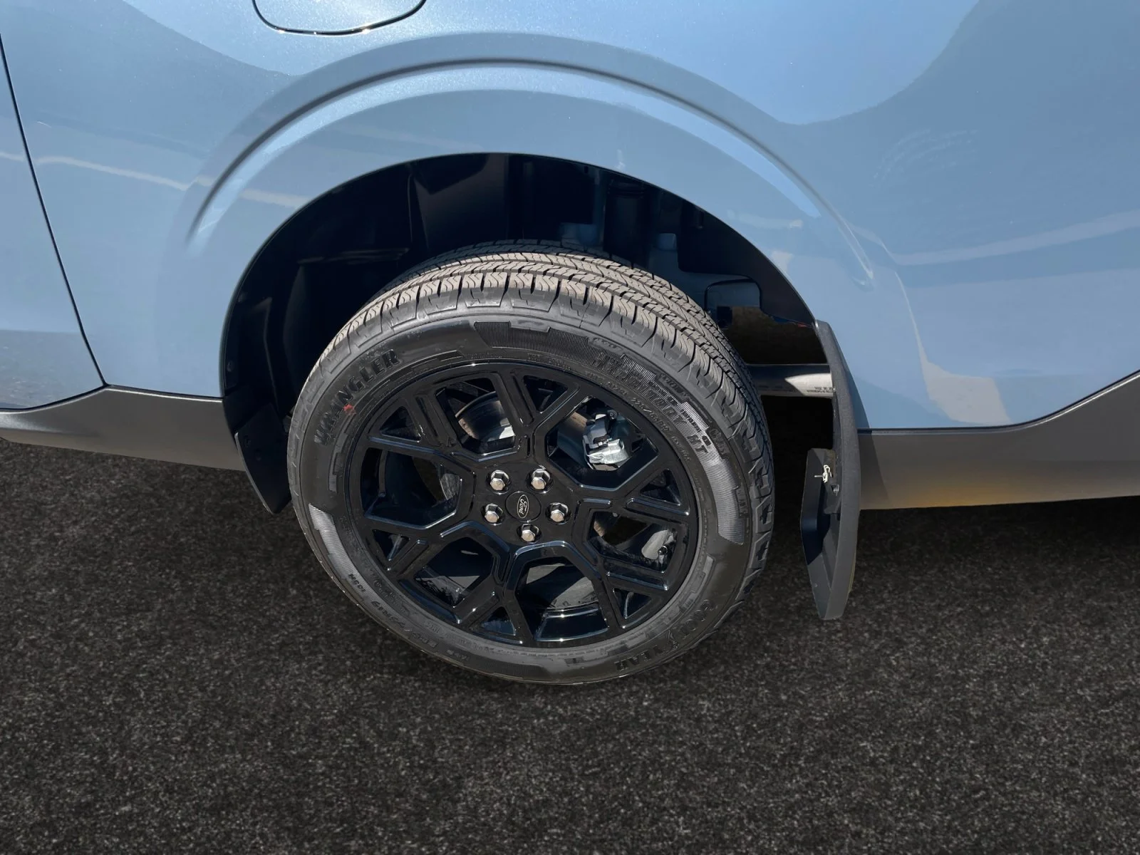 New 2026 Azure Grey Metallic Tri-Coat Ford XLT image 9