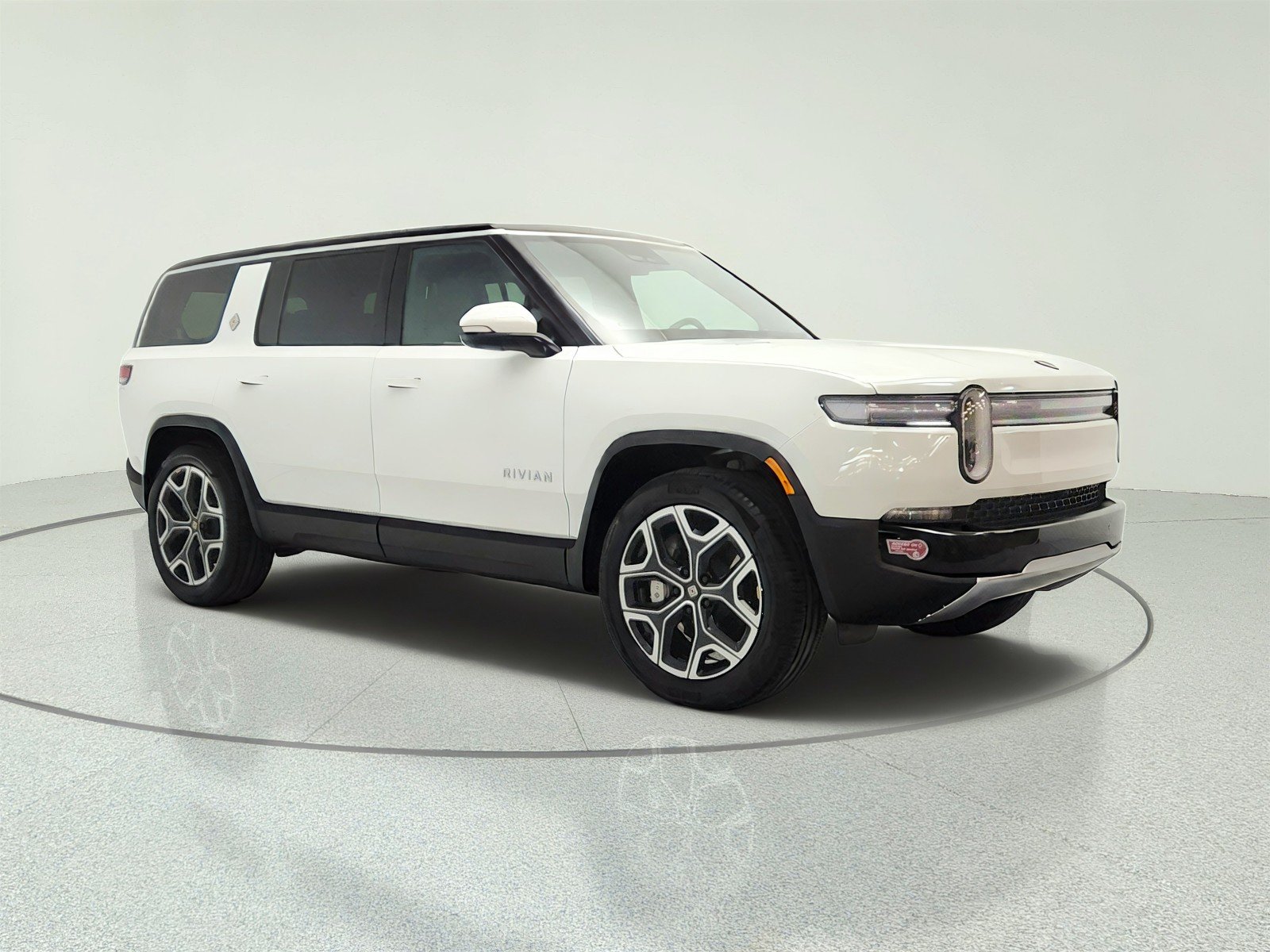 Used 2025 Glacier White Rivian Adventure image 3
