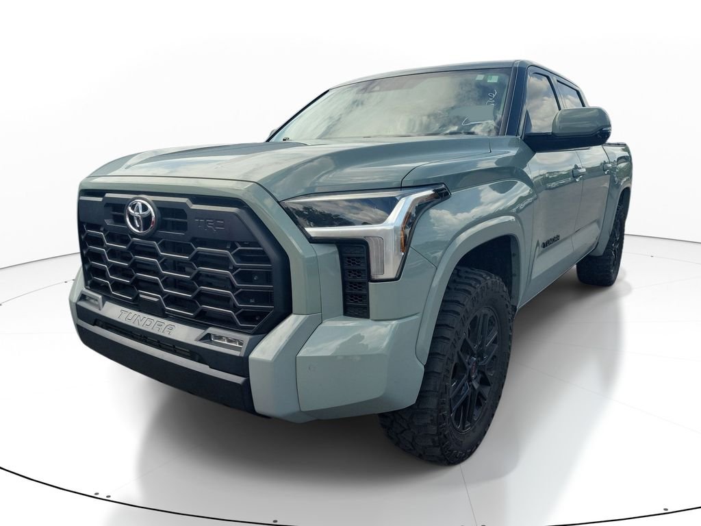 Used 2022  Toyota SR5 image 2