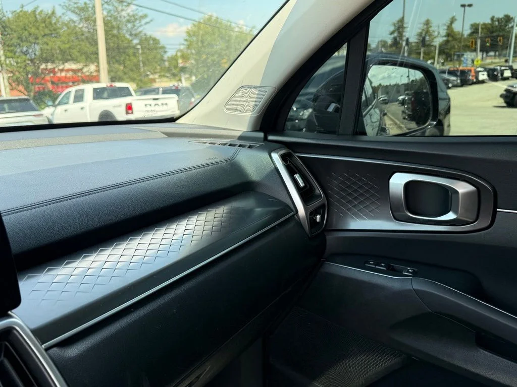 Used 2021 Black Kia S image 21