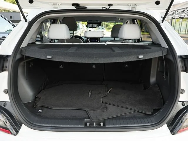 Used 2023 Lunar White Hyundai SEL image 30