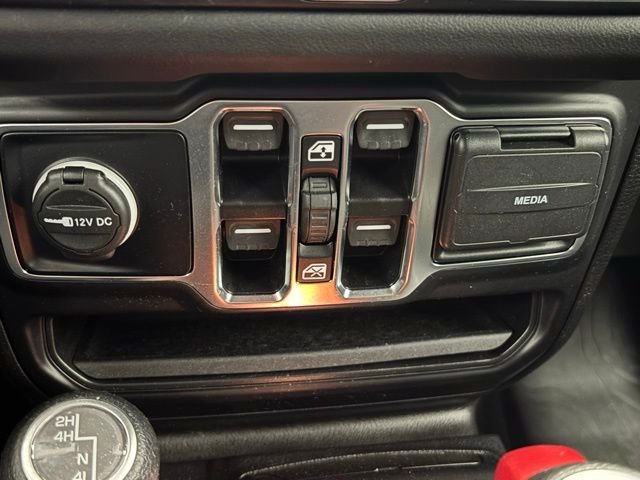 Used 2024 White Jeep Sahara image 29