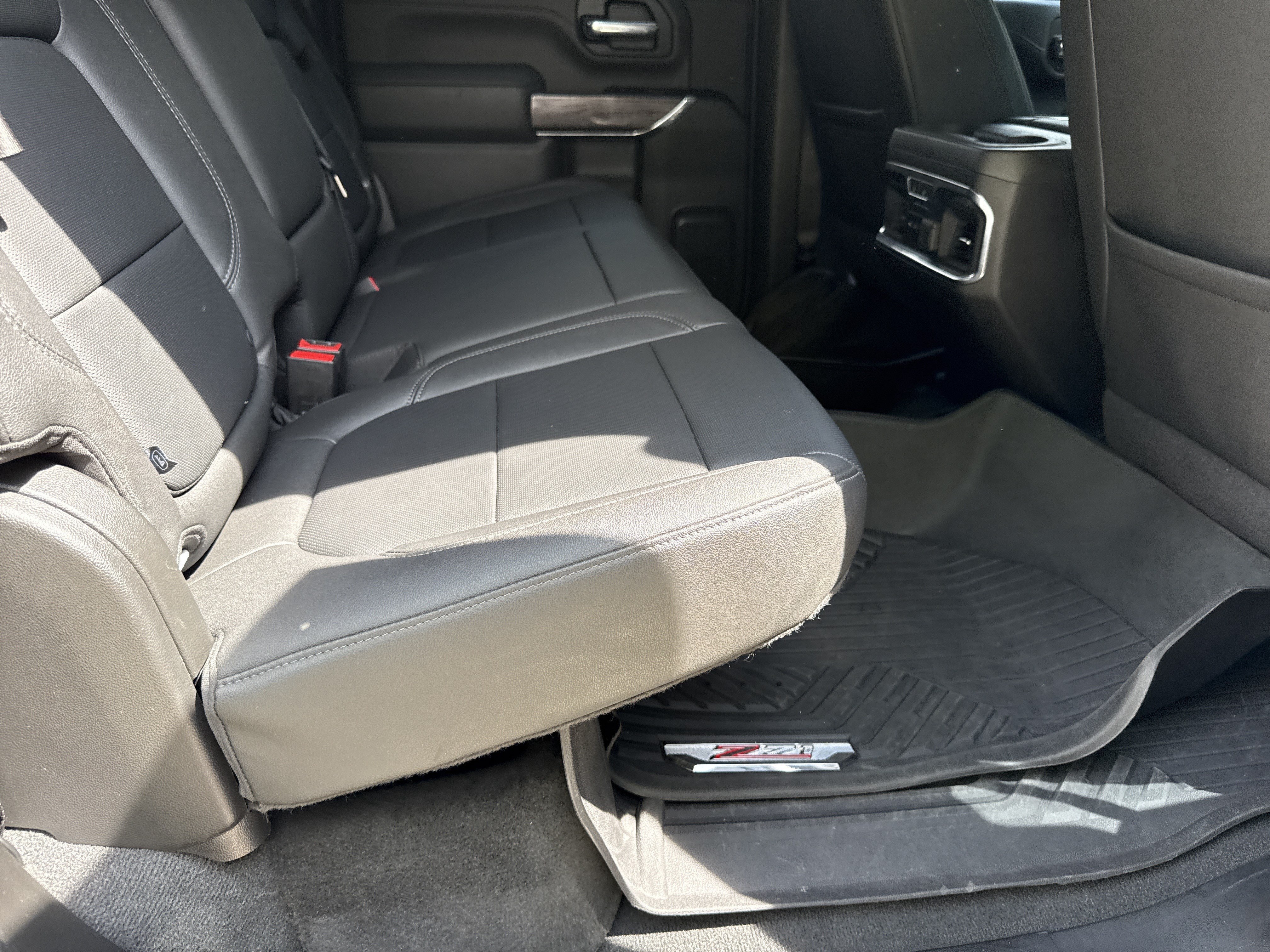 Used 2022 Summit White Chevrolet LTZ image 16