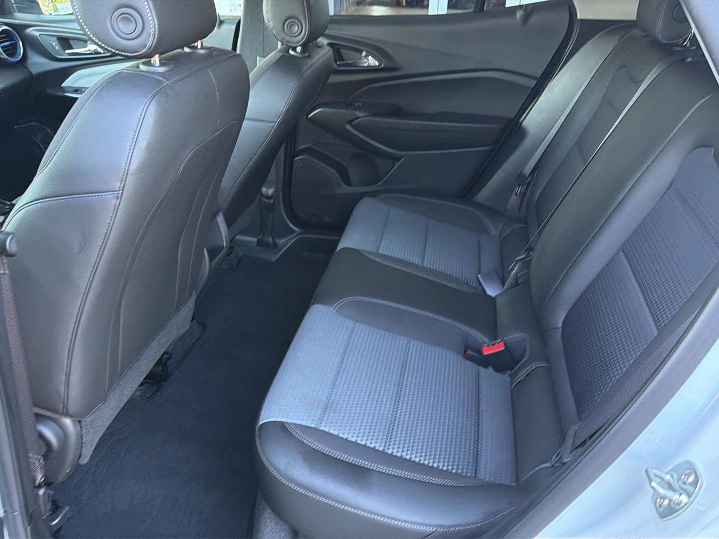 Used 2025 Summit White Chevrolet LT image 11