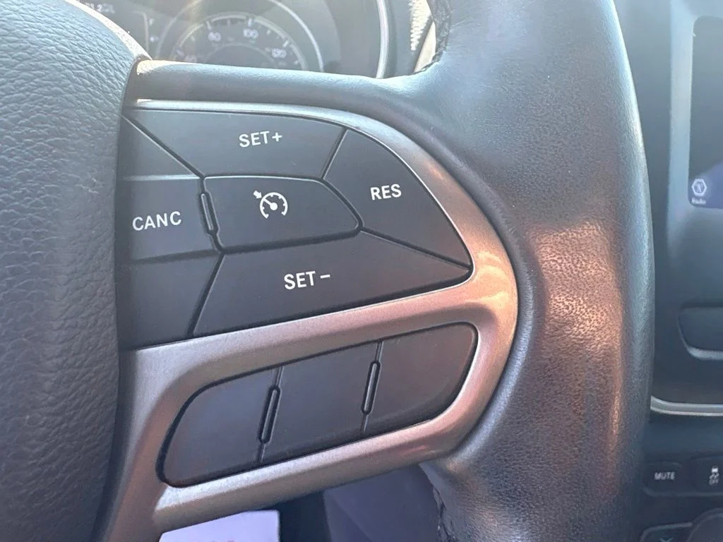 Used 2019 Gray Jeep Latitude Plus image 16