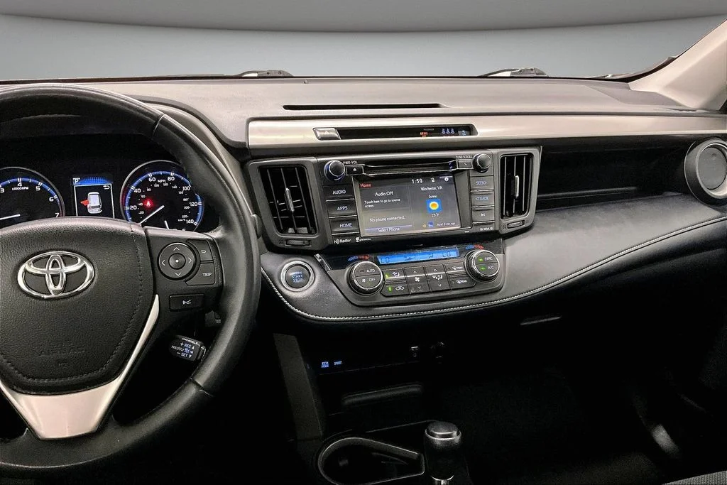 Used 2018 Black Toyota XLE image 9