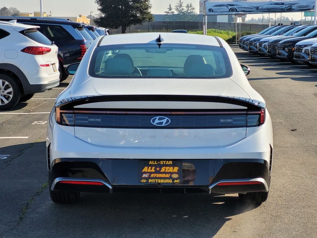 New 2026 White Hyundai SEL Sport image 4