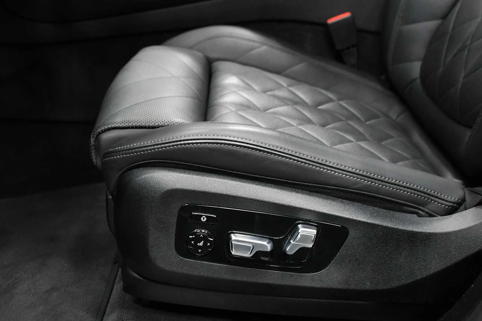 Used 2024 Skyscraper Grey Metallic BMW xDrive40i image 14