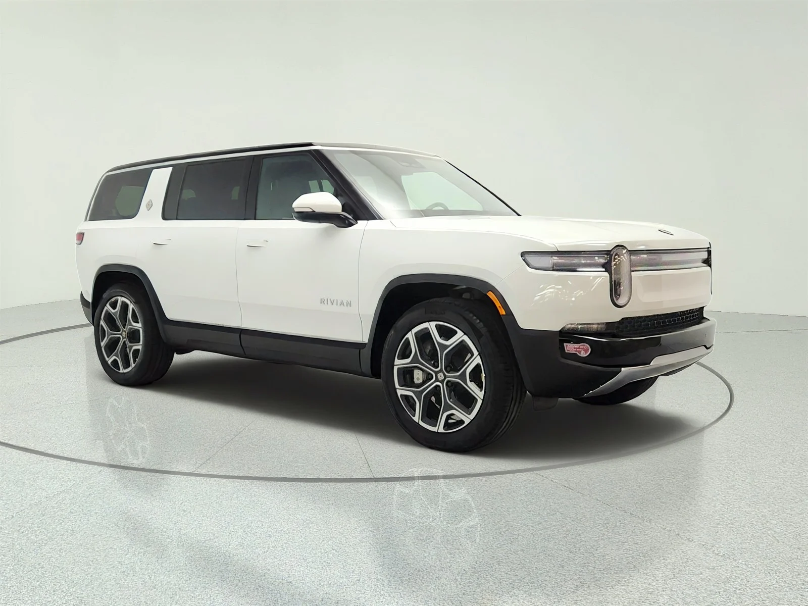 Used 2025  Rivian Adventure image 3