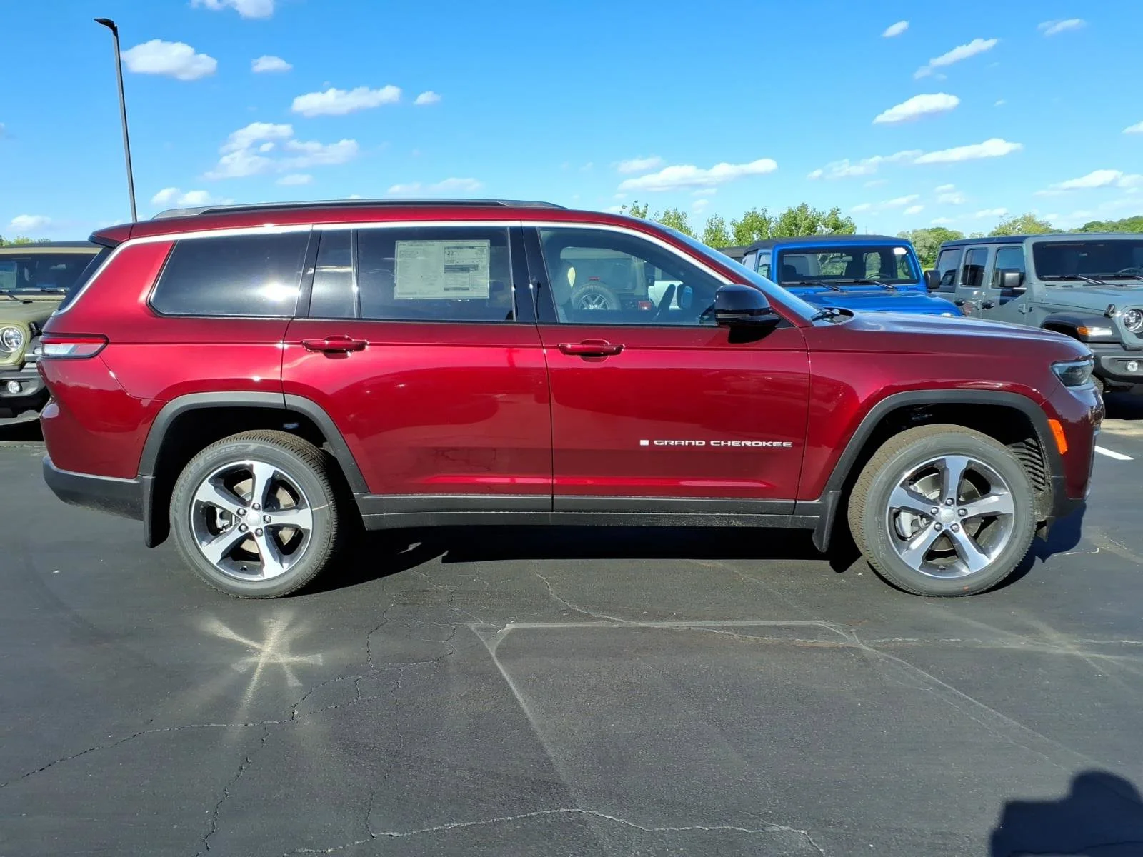 New 2026 Velvet Red Pearl-Coat Exterior Paint Jeep Limited image 18