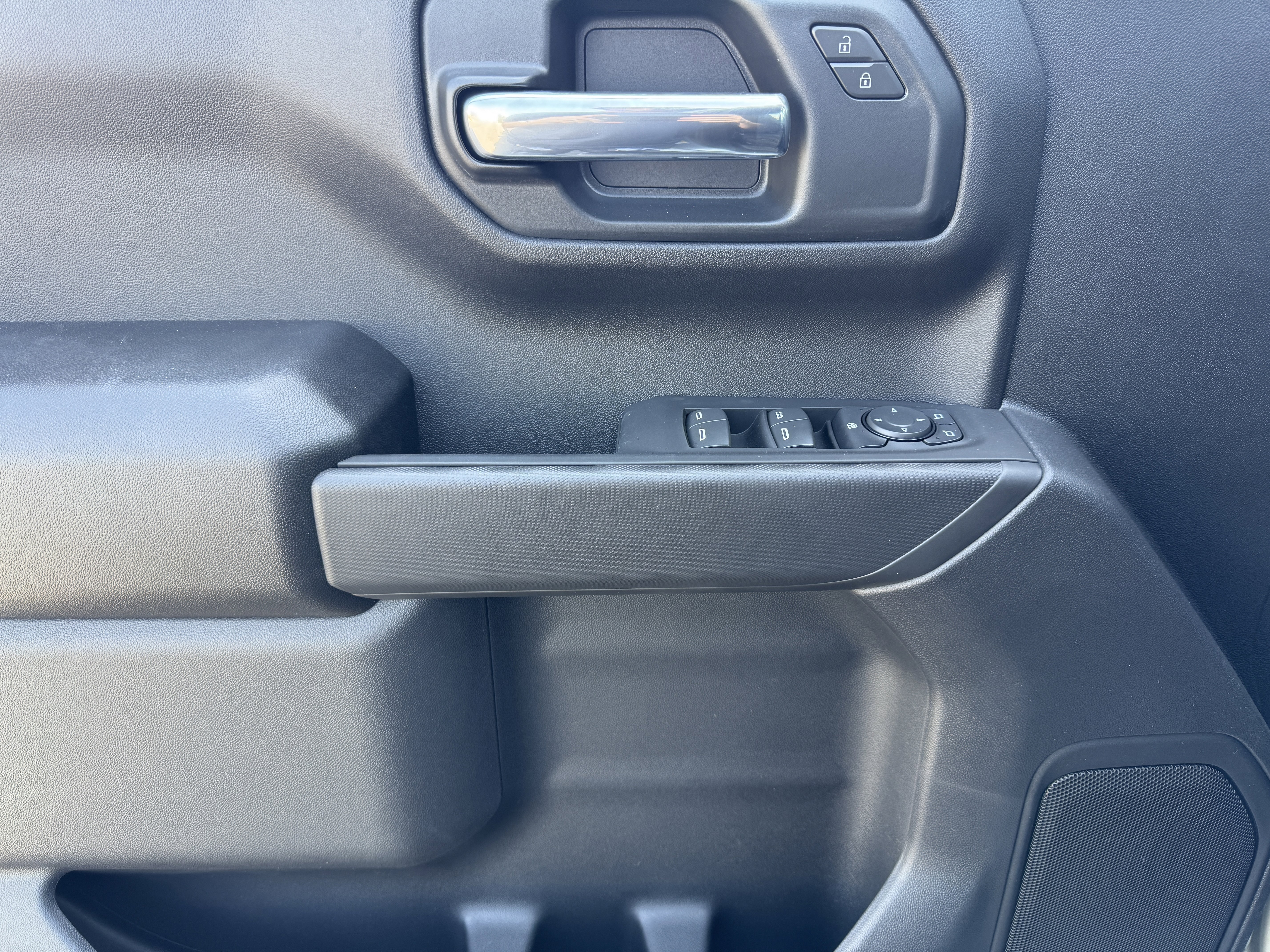 2025 Chevrolet Silverado 1500 Custom - Photo 10
