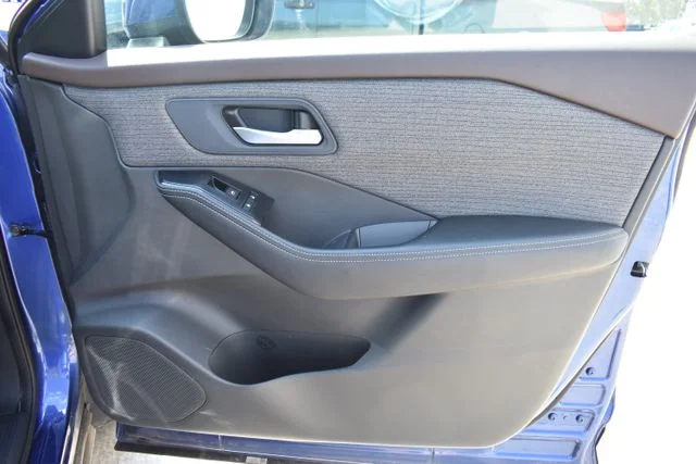 Used 2023 Blue Nissan SV image 17