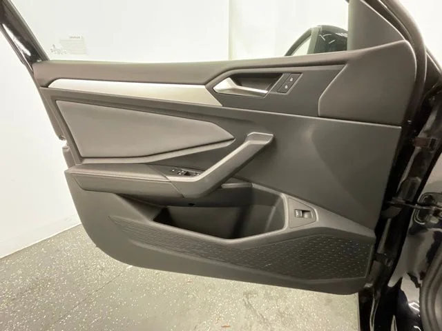 2025 Volkswagen Jetta SE - Photo 9