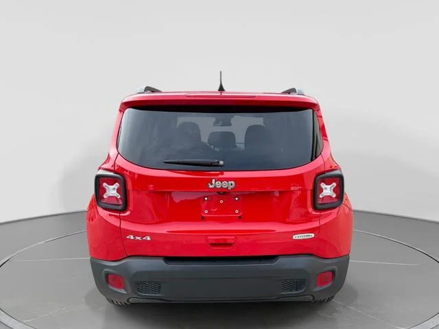 Used 2022 Red Jeep Latitude image 5