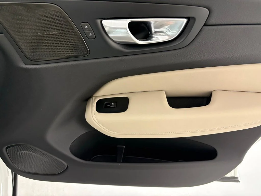 2026 Volvo XC60 Plus - Photo 43