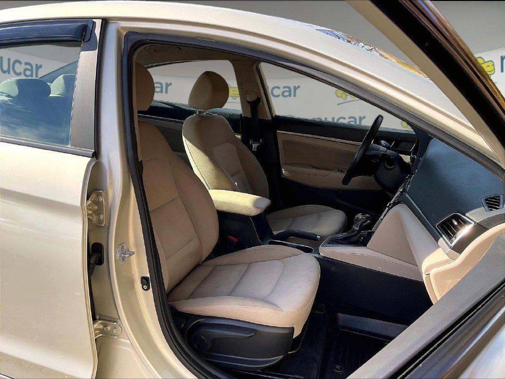 Used 2017 Beige Hyundai SE image 11