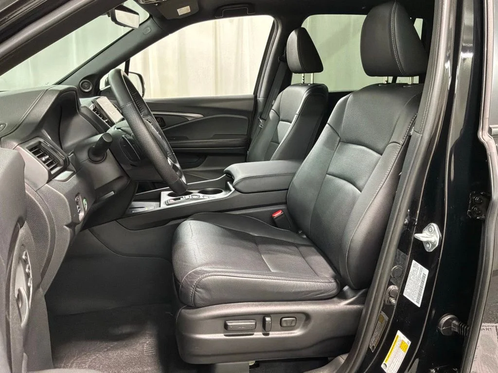 Certified Used 2025 Crystal Black Pearl Honda AWD EX-L image 22