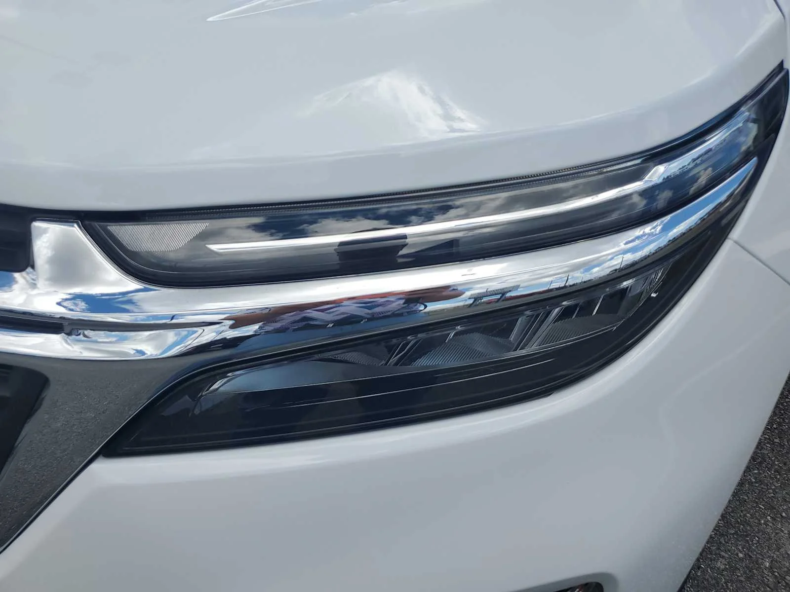 Used 2024 Summit White Chevrolet LT image 13