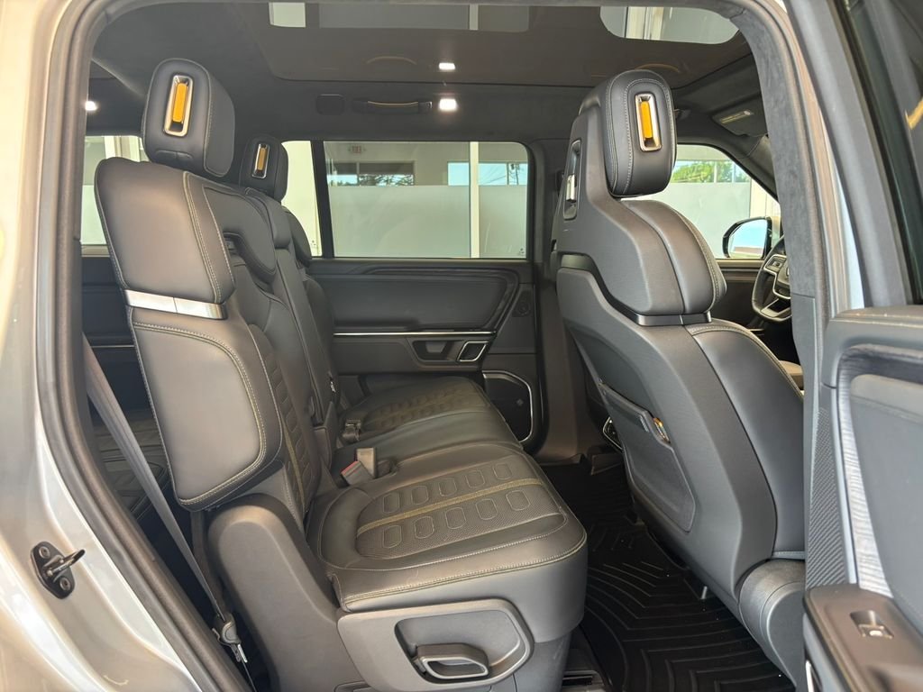 Used 2024 LA Silver Rivian Adventure image 19