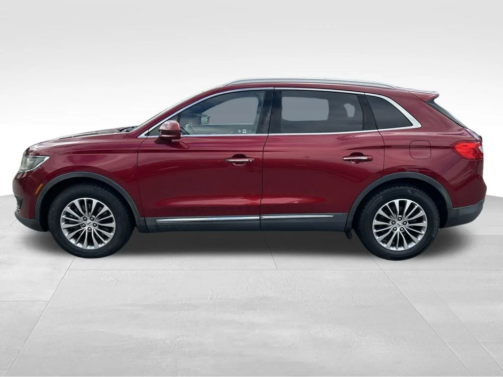 Used 2016 Red Lincoln Select image 2