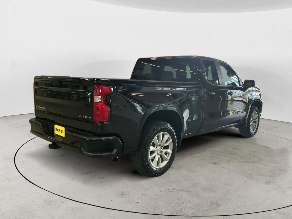 Used 2025 Black Chevrolet Custom image 5