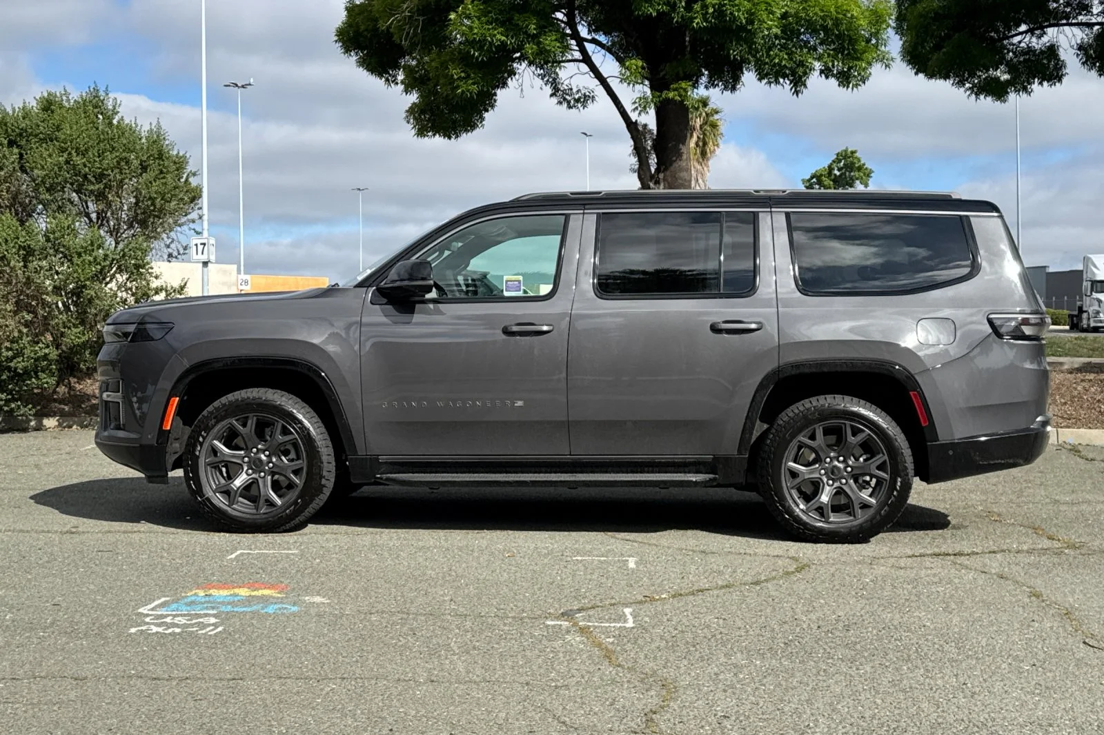 New 2026 Baltic-Gray Metallic Clear-Coat Exterior Paint Jeep Upland image 6
