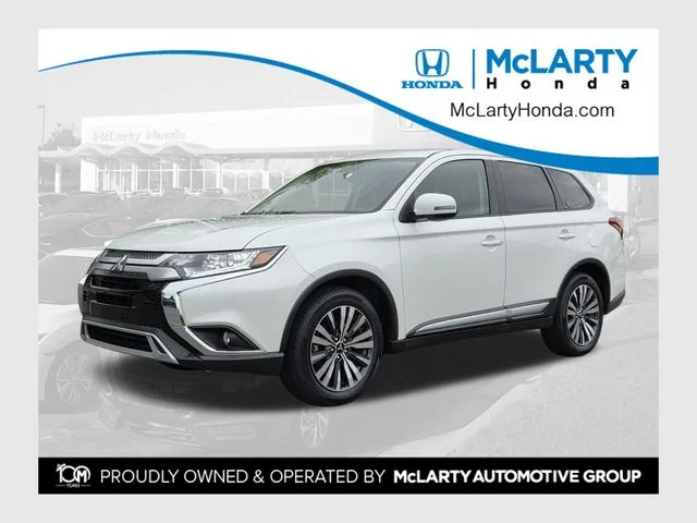 Used 2020 White Mitsubishi SE image 1
