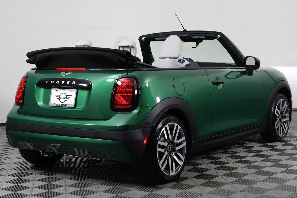 New 2026 British Racing Green MINI Signature Plus image 3