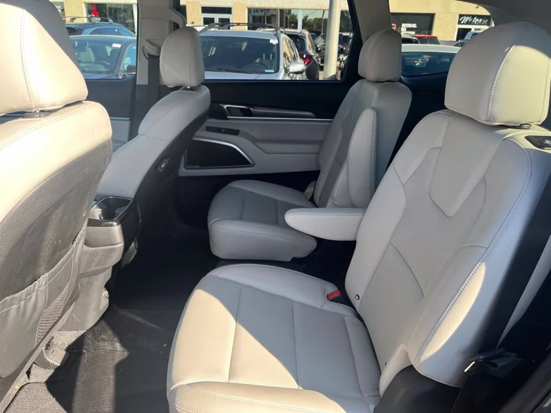 Used 2020 Black Kia S image 10