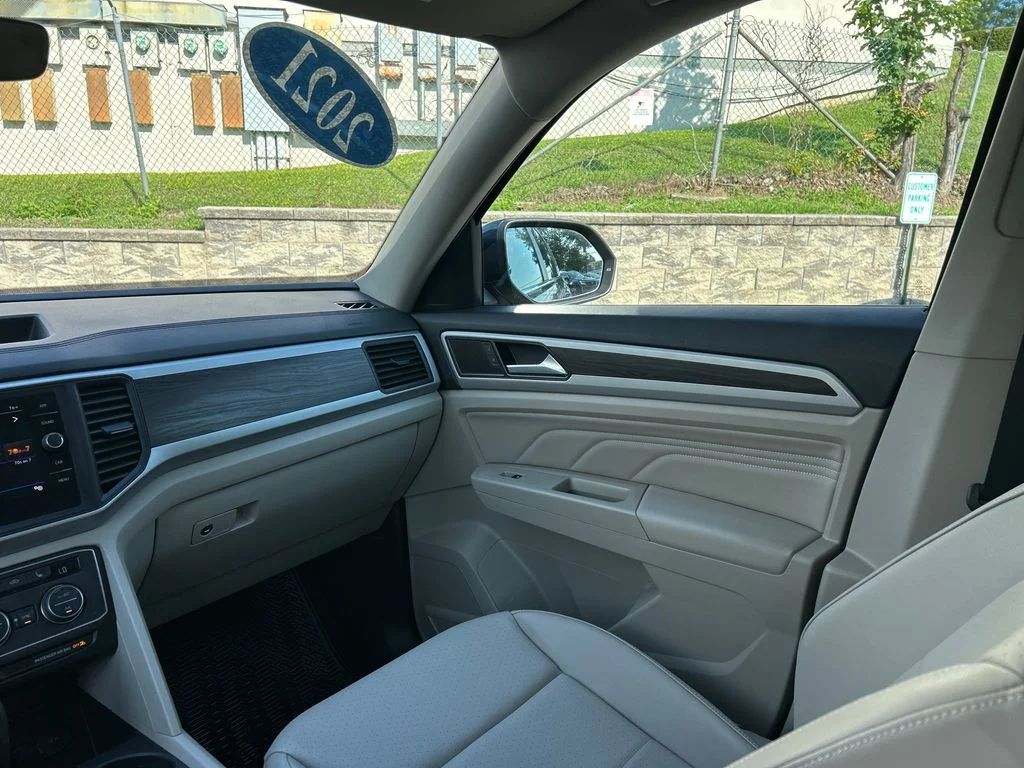 Used 2021 Blue Volkswagen 3.6L V6 SE w/Technology image 25